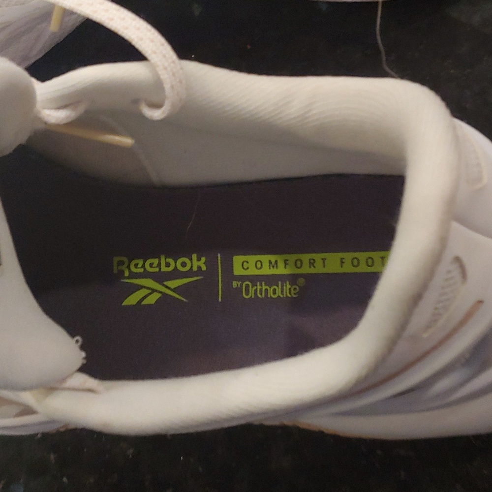 Athletic shoes - Picture 5 of 6